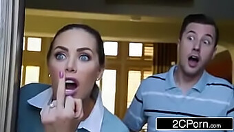 Yaramaz Komşular: August Ames Ve Nicole Aniston'Un Sıcak Üçlü