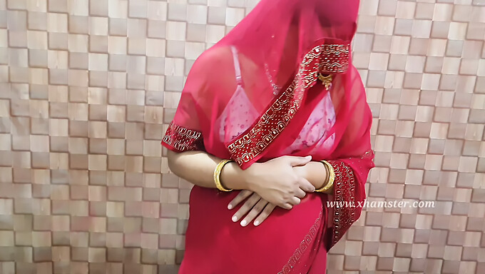 Desi Bhabhi'S Verleidelijke Pijpbeurt En Close-Up Kussen In Hd-Video