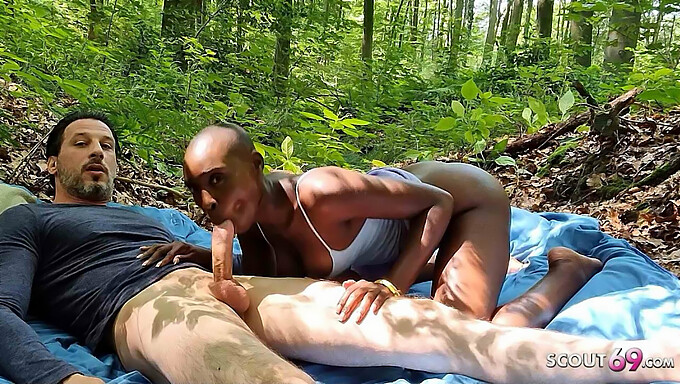 Hardcore Outdoorsex Mit Farbiger Amateurin Und Deutschem Kerl