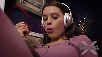 Lana Rhoades และน้องสาวของเธอดื่มด่ํากับความสุขต้องห้าม