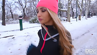 Alyssia Kent Forró Hármasban Kapja A Száját És A Punciját