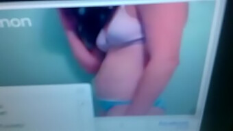 Teen (18+) Erkundet Omegle Für Versauten Spaß