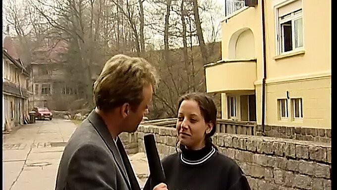 Sânii Mari Naturali Și Un Dildo Într-Un Interviu Fierbinte Cu Teresa