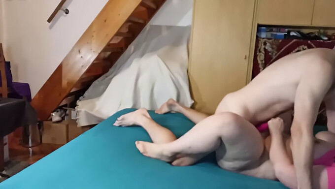 Maďarská Teenka Si Nechává Naplnit Svou Těsnou Kundičku Velkým Penisem