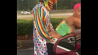 Ebony Cosplayer Jasamine Banks Houdt Zich Bezig Met Openbare Buitenseks Met Clown Gibby