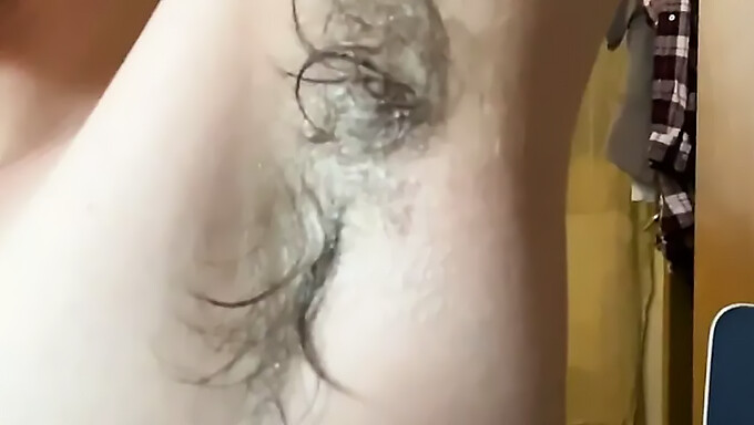 Squirting E Masturbazione In Un Video Ravvicinato Di Figa Pelosa