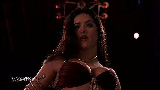 Verleidelijke Salma Hayek In Verleidelijke Lingerie Scene