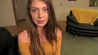 Teen (18+) Elena Koshka Ukazuje Své Roztomilé Tělo A Dovednosti